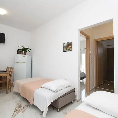 Zervakis Apartman Férma