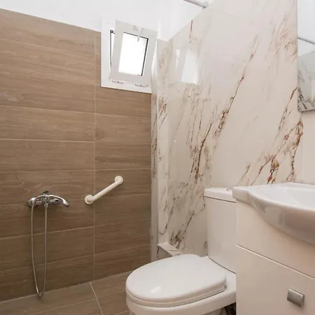 Zervakis Apartman Férma